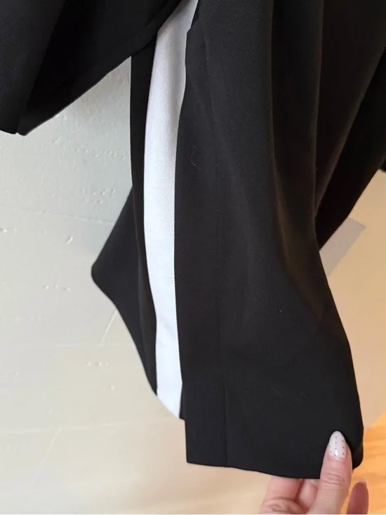 SLT | NWT Black and White Classic Quiet Luxery Top | Small - Picture 7 of 12